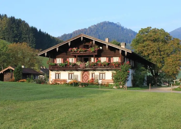 Haus Matzl Inkl. Chiemgaukarte 게스트하우스 3*