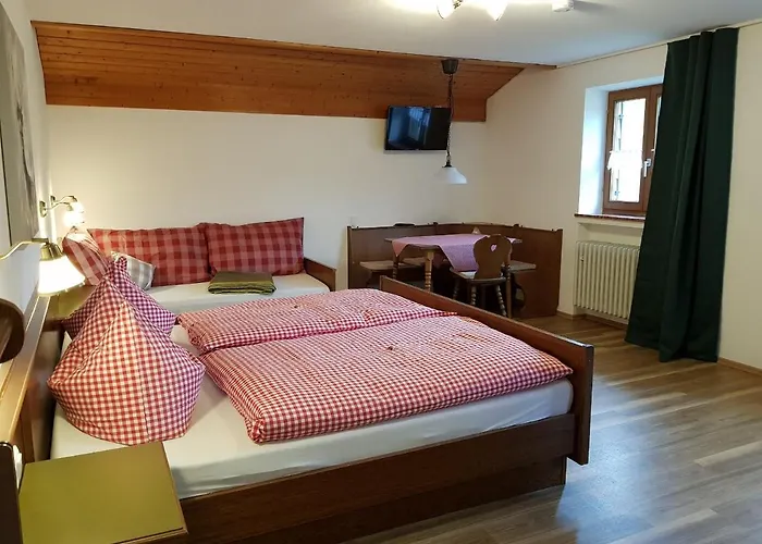 Haus Matzl Inkl. Chiemgaukarte 게스트하우스 3*